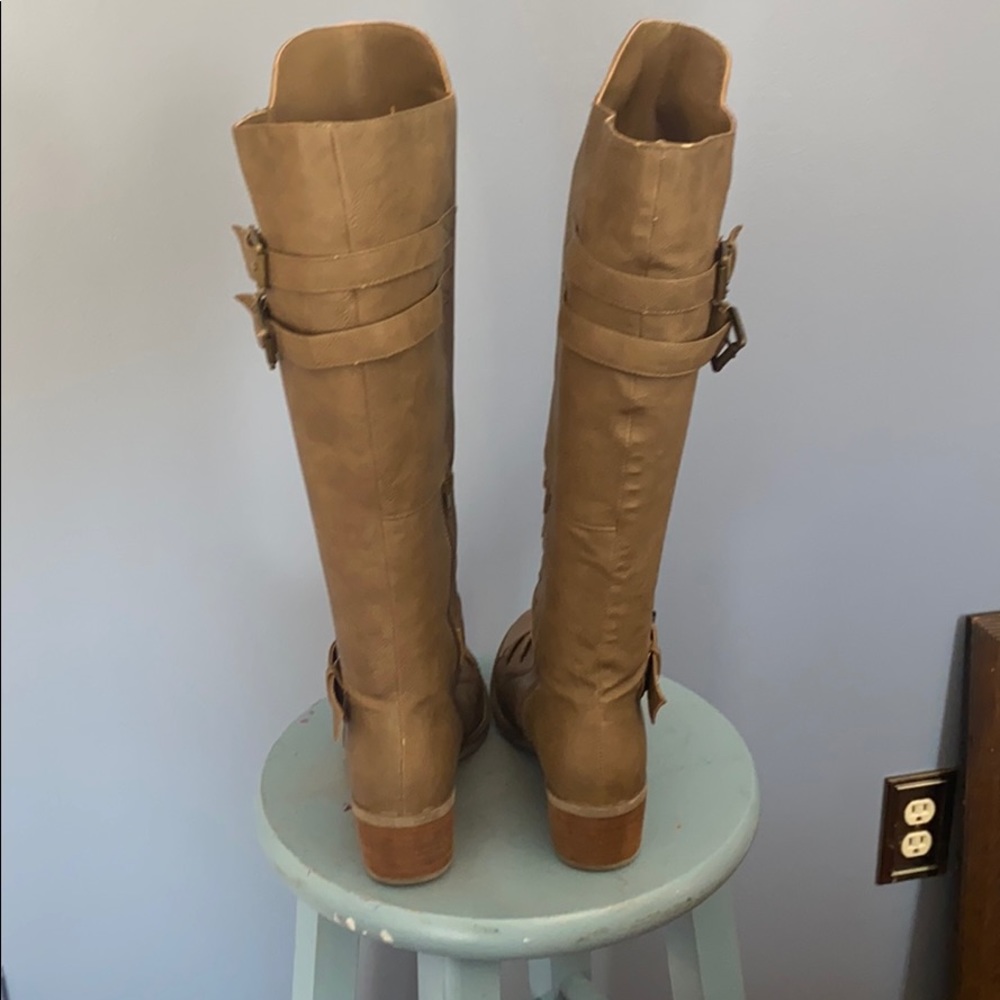 Boots - Picture 3 of 4